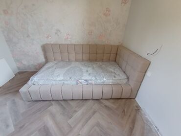 Швеи: Срочно требуется швея по мягкой мебели,с опытом работы, ответственный — 21