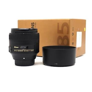 85mm: Объектив Nikon AF‑S NIKKOR 85mm f/1.8G - Фокусное расстояние: 85 мм — — 1