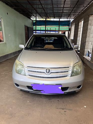 ниже: Toyota Ist: 2004 г., 1.5 л, Автомат, Бензин — 2