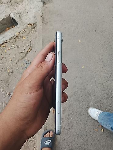 iphone xр: Apple iPhone XR, белый цвет. Основные характеристики: - Экран 6.1" — 6