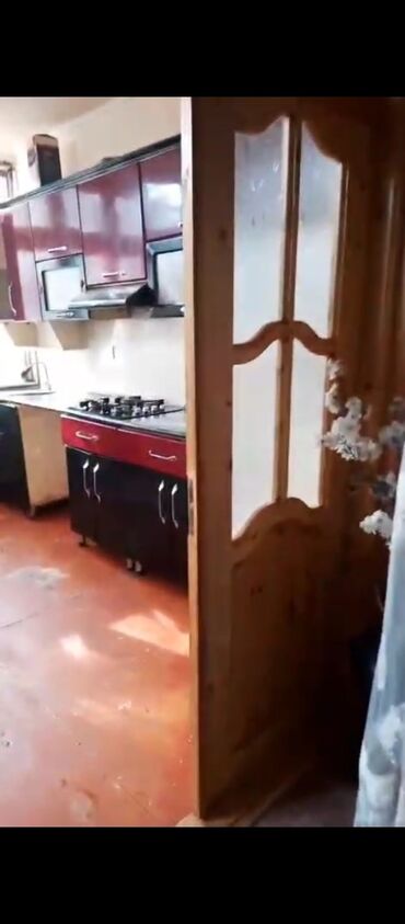 mərdəkanda kirayə ev: Gəncə şəhər Tekisdirnidə 2inci mərtəbə iki otaq təmirli əşyaları ilə