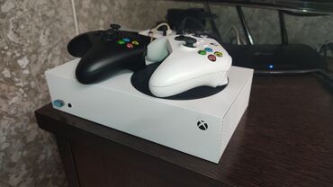 Xbox: Продаётся Xbox Series S 512Gb в белом цвете с 2мя геймпадами