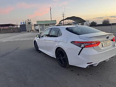 Toyota Camry: 2021 г., 2.5 л, Автомат, Бензин, Седан — 3