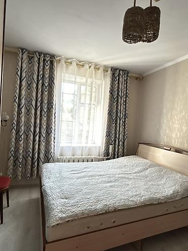 Продажа коттеджей и домов: Продается большой дом в центре г. Нарын 📍 Адрес: ул. Торобаева. Дом — 11