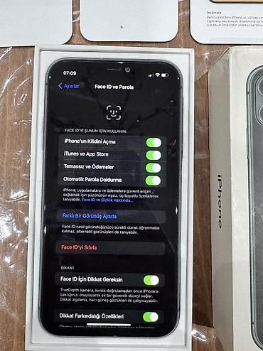 iphone 11: IPhone 11, Qara, Face ID — 3