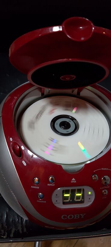 Pojačala i prijemnici: Radio sa ispravnim CD . COBU. 
Mirjevo — 7