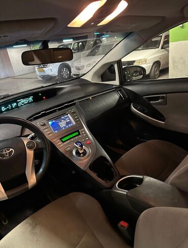 Toyota: Toyota Prius: 1.8 l | 2015 il Hetçbek — 7