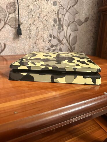 kompüter qiyməti: Salam. Ps4 10,50 praşivka qara rəngdədir üstundəki vinildir.Çoox ideal