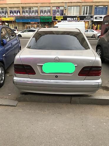 Mercedes-Benz: Mercedes-Benz E-Class: 2.2 l | 1999 il Sedan — 9
