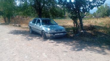 срочно продаю машина: Volkswagen Vento: 1993 г., 1.8 л, Механика, Бензин, Седан