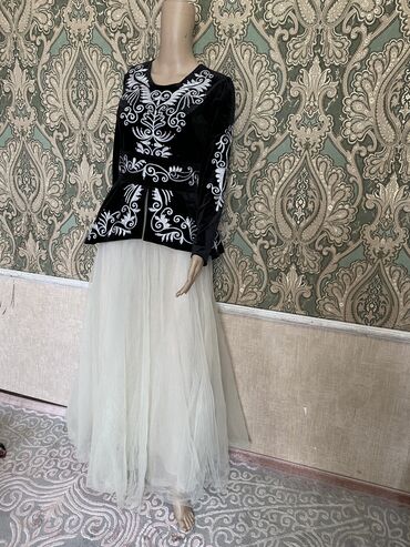 платье кыргыз: Вечернее платье, Пышное, Длинная модель, Велюр, С рукавами, M (EU 38)