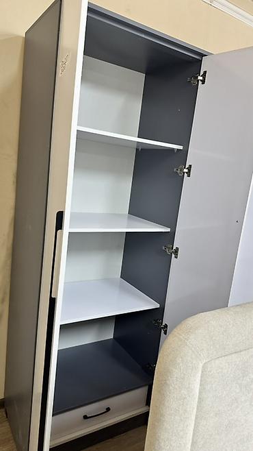 standing mirror: Шкаф распашной 4‑дверный, современный, белый глянец. Особенности: - — 3