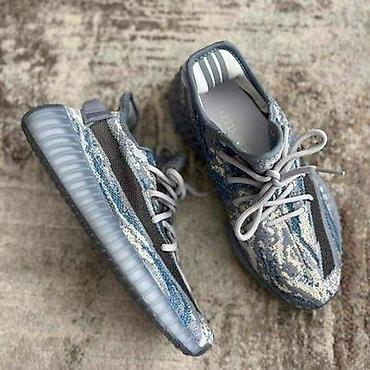 Patike: Adidas Yeezy
brojevi 36 do 44
cena 4000 dinara — 11