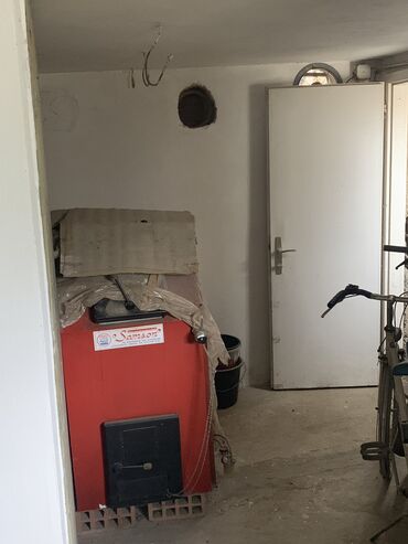 Kuće na prodaju: Na prodaju kuća (220m2) sa pomoćnim objektom (56m2) na placu 4,6 ari — 8