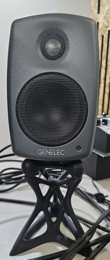 микрофон студийный: Продам студийные мониторы Дженелек 8010а Genelec 8010a. Made in