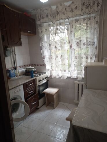 3 комнатная квартира продажа: 2 бөлмө, 46 кв. м, 104-серия, 2 кабат, Косметикалык ремонт