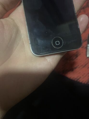 Apple iPhone: IPhone 4S — 3