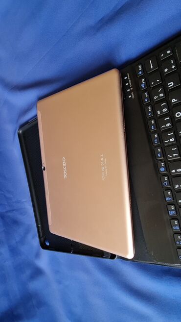 Tableti: Tablet sa maskom,blutut tastaturom, ima za 2 sim kartice, nov — 10