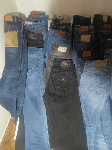 ženske mokasine: Preko 100 pari breniranih pantalona i još mnogo drugih stvari kao što