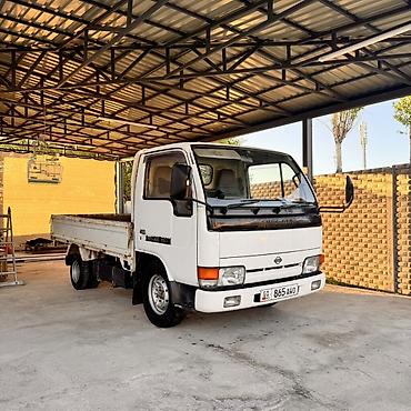 Грузовики: Грузовик, Nissan, Стандарт, 3 т, Б/у — 2