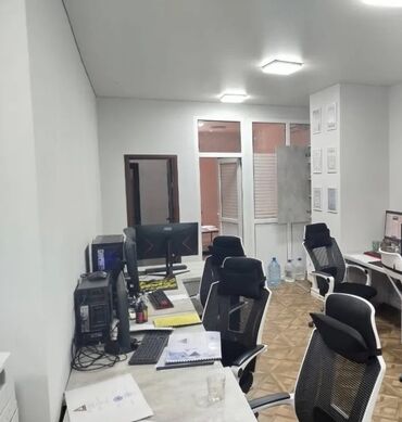 офис в ош: Ижарага берем Офистик, 500 кв. м, Бизнес борборунда, Тоолор көрүнүп турат, 1-катар, Өзүнчө ашканасы менен