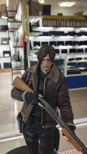 rabota s kamnem rabot: Фигурка Leon S. Kennedy из Resident Evil