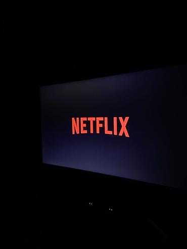 3 qiz səkilləri: Netflix Limitsiz 1 İllik Kim İstese Elaqe Saxlasın, Bezileri — 1