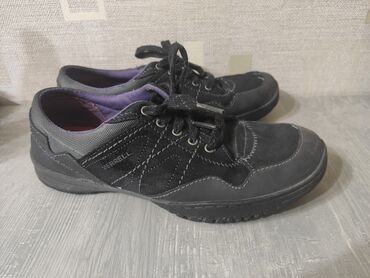черная обувь: Кроссовки Merrell, размер 38.5