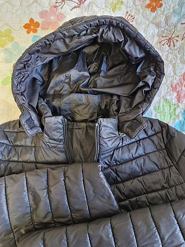 Демисезонные куртки: Продаю куртку деми,размер M 160/84A. маломерит. капюшон — 10