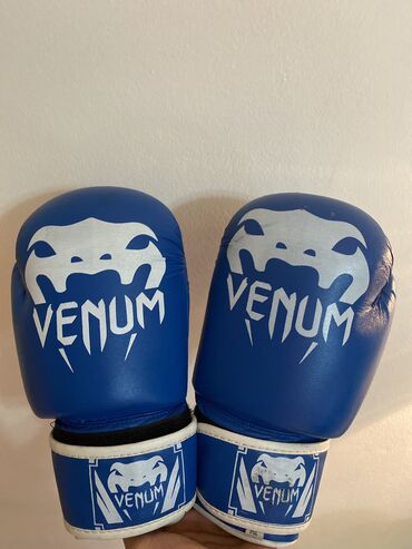 спортивный перчатки: Боксерские перчатки venum 
Размер 8 
Состояние хорошее