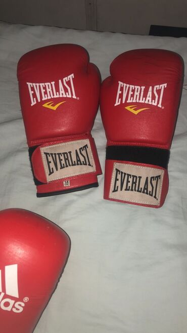 спортивные тренажёры: Боксерские перчатки Everlast 12 oz — отличное состояние Продаю