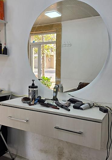 Mebel: Salon üçün divara quraşdırılan güzgü və iş masası dəsti - Dəyirmi — 2
