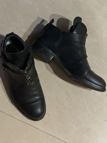обувь мужской 41: Продам кожаные полуботинки.В отличном состоянии Цена 1000 .Размер