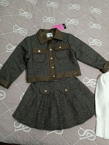 Костюмы с юбкой: Покупали 4500. Одевали всего лишь 3 раза — 15