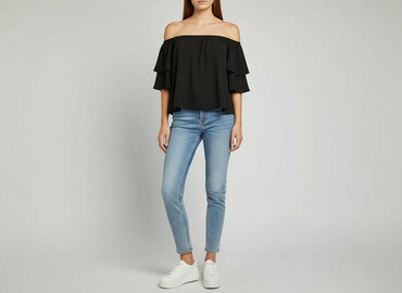 czarne bluzki z odkrytymi ramionami: PrettyLittleThing, Bluzka damska, rozmiar XS