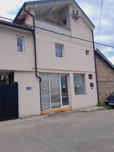stanovi za izdavanje mirijevo od 100 do 150e: Izdajem lokal, 35 m², odlican prilaz sa autoputa, parking, mokri čvor