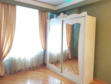 Uzunmüddətli kirayə mənzillər: Mənzil kirayə verilir. 4 otaq, 18.16 mərtəbə, 192 kv. M.Mirqasımov — 20