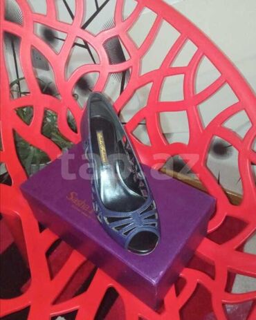 женские туфли новые: Размер: 37, цвет - Фиолетовый, Б/у