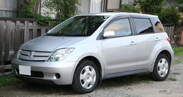 Toyota: Toyota ist: 2003 г., 1.3 л, Автомат, Бензин, Минивэн