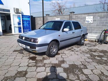 дешёвый машина: Volkswagen Vento: 1993 г., 1.8 л, Механика, Бензин, Седан