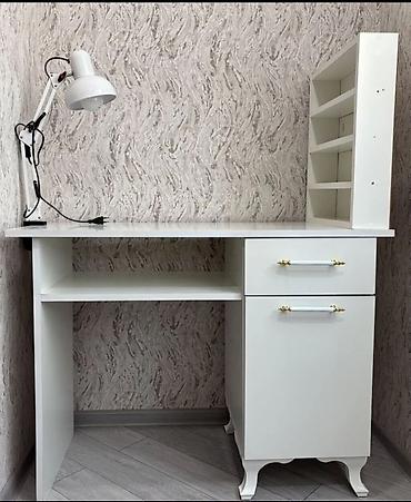 Dırnaq masası. Satılır 120 azn. Lampa üstündə verilir. Ünvan lalafo.az -da Dırnaq masası. Satılır 120 azn. Lampa üstündə verilir. Ünvan