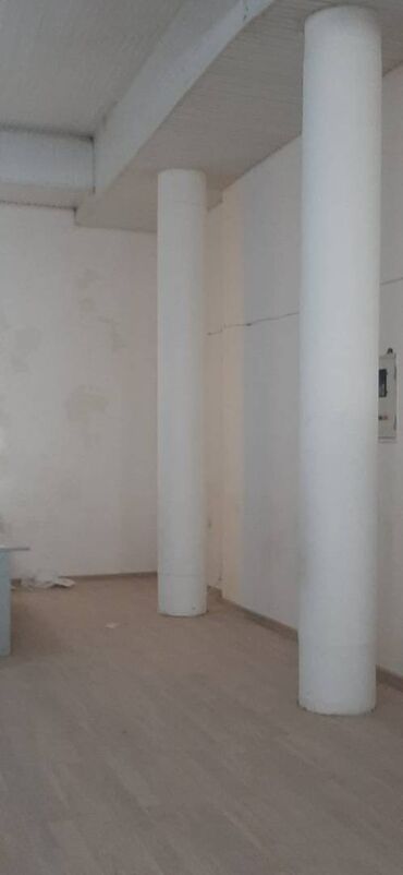 Ofislər: Nərimanov metrosuna yaxın 9 mərtəbəli binanın 1-ci mərtəbəsində — 11