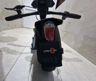 Elektrikli samokatlar: Elektrik skuter - Geniş gövdəli, slip-əleyhinə platforma - Ön və arxa — 15