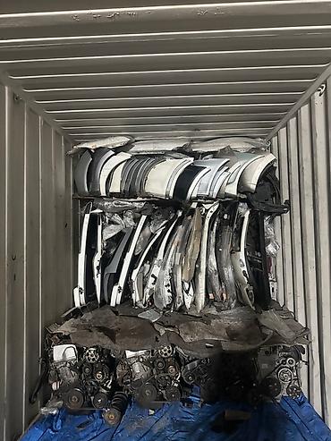грузовой обмен: Контейнер, наполненный разнообразными автомобильными запчастями — 7