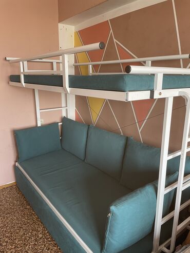 Детская мебель: Продаю 2х ярусный детский кровать состояния как новое, цена 25000 окон