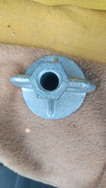 Строительные леса, стойки: Металлические опоры для строительных лесов, предназначенные для — 12