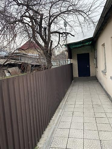 Продажа коттеджей и домов: Продаю пол дома! Район Коммунаров Вход отдельный, в шаговой — 2