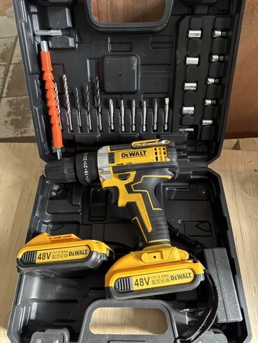 набор инструментов на батарейках: Аккумуляторная дрель‑шуруповёрт DEWALT в комплекте с аксессуарами в