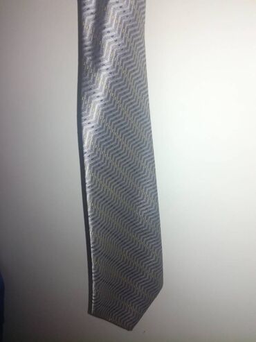 kravate elegantne: Kravate U odličnom stanju. Malo korišćene. Odlično očuvane. Cena je po