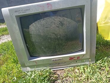 Техника и электроника: Продаю рабочий телевизор нужно лишь подсоединить провод
